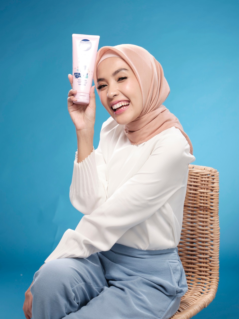NIVEA Extra White Hijab Cooling Body Serum